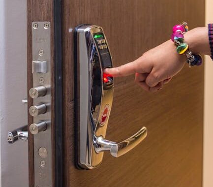 Passwordless Authentication Compared: Passkeys, FIDO2, SSO, and Practical Tradeoffs